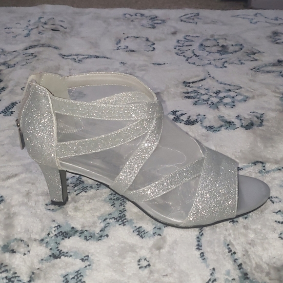 Heels - Picture 3 of 4